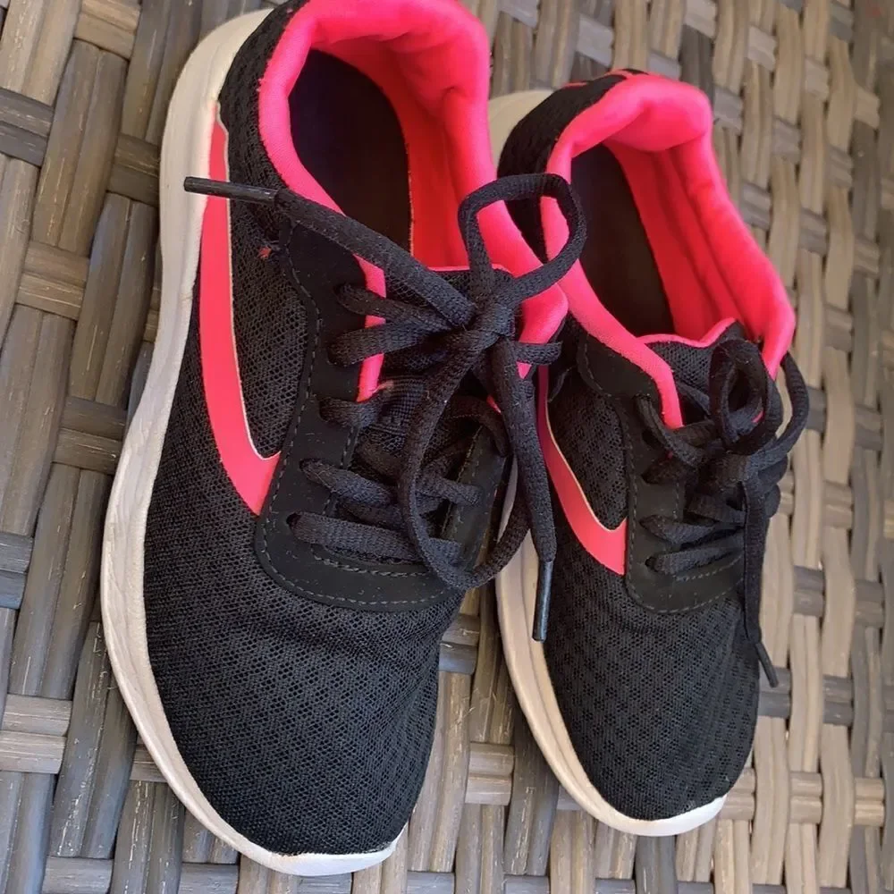 💗Final deal 💗Pink and black  sneakers 👟